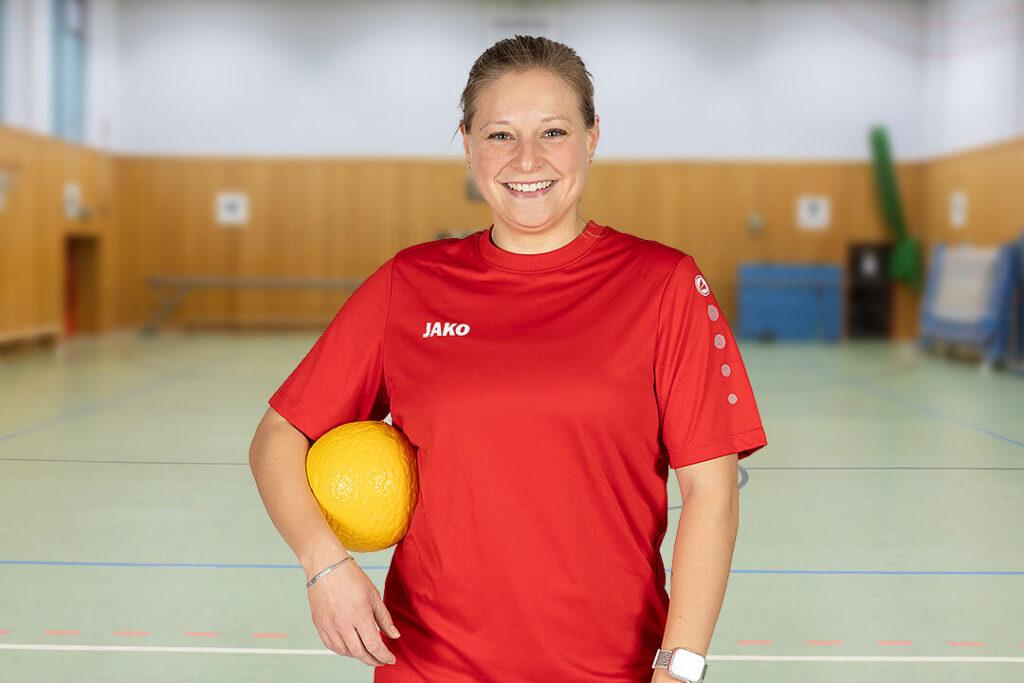 Sabrina leitet das Bewegungstraining der Kita Kids Bockenheim